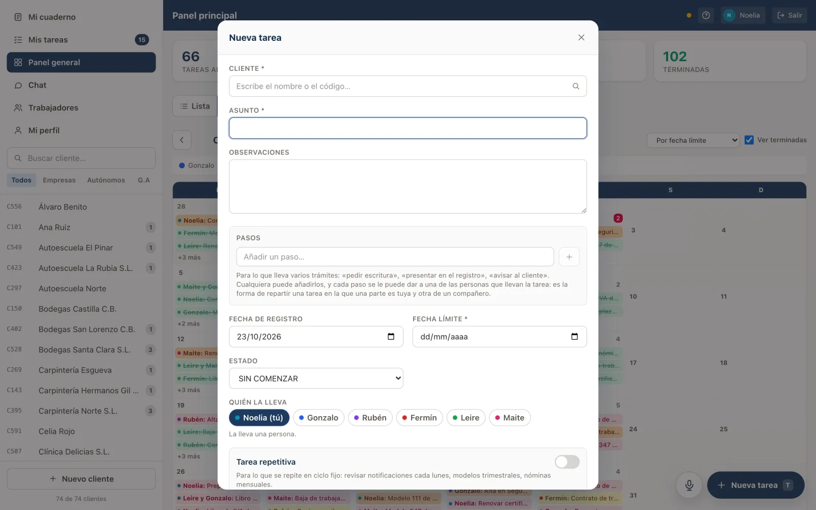 Formulario de nueva tarea con cliente, asunto, pasos, fechas, estado y selección de varias personas responsables